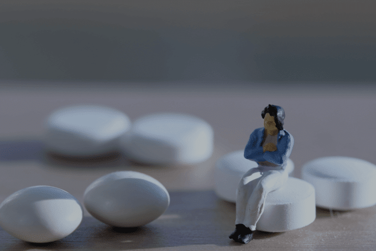 stilnox xanax anxiolitiques Jouet miniature assis sur un xanax